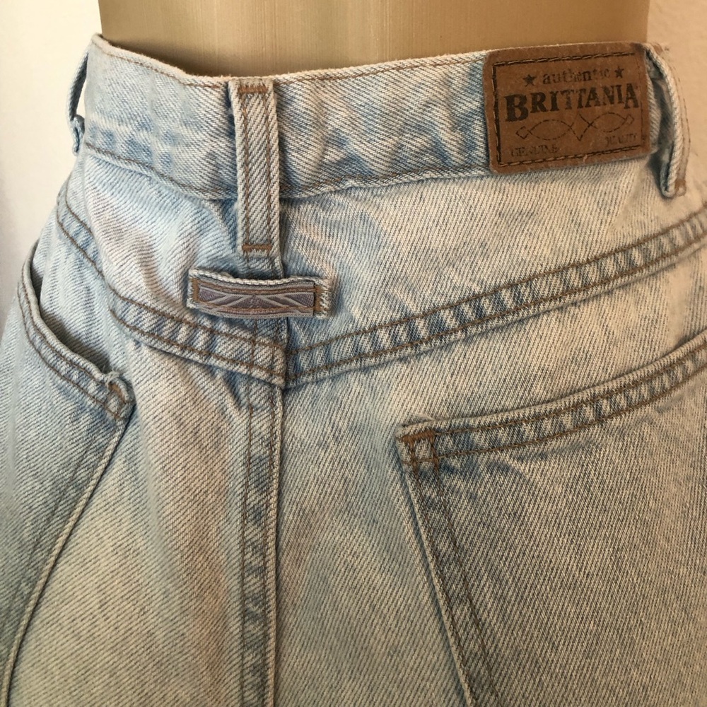 Vintage Brittania High Rise Light Wash Pleated Mom Jeans - Picture 3 of 11